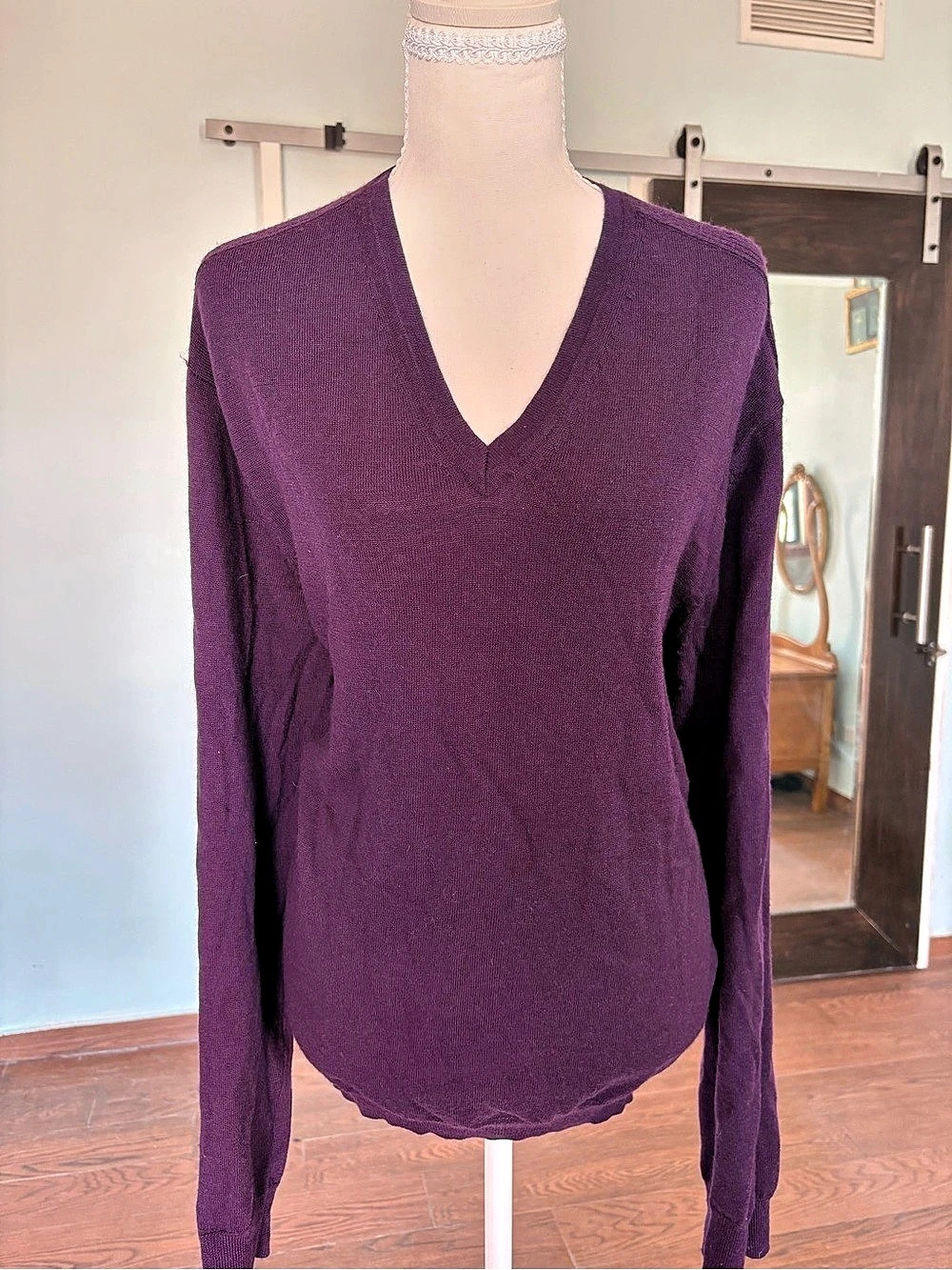 100% Sheep Wool Calvin Klein V-Neck Sweater in Purple Size Large